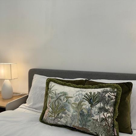 Holiday Home 2Br L 2Ba With Patio-Sleep 6 Лондон Экстерьер фото