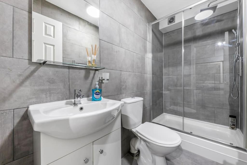 Holiday Home 2Br L 2Ba With Patio-Sleep 6 Лондон Экстерьер фото