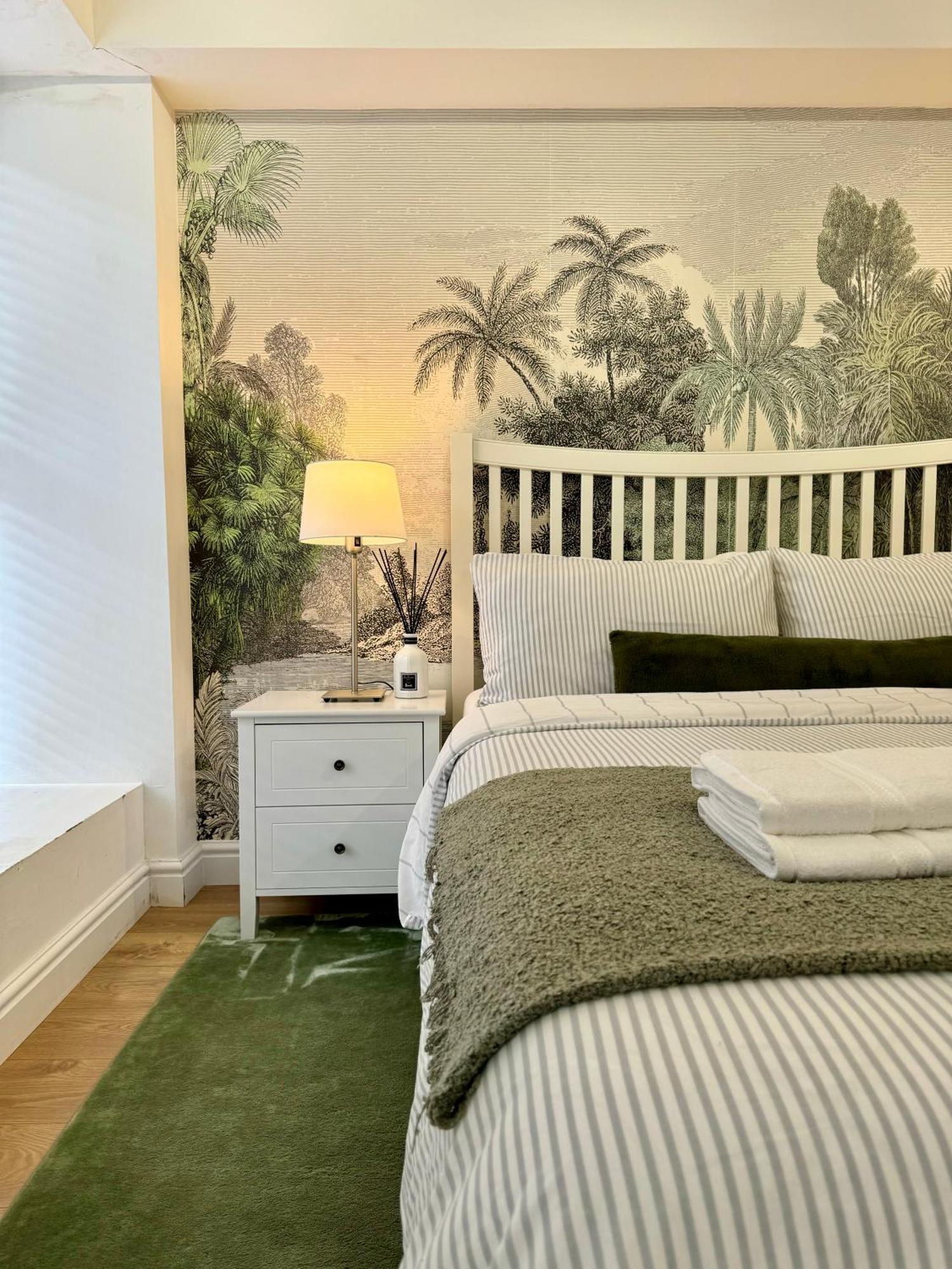 Holiday Home 2Br L 2Ba With Patio-Sleep 6 Лондон Экстерьер фото