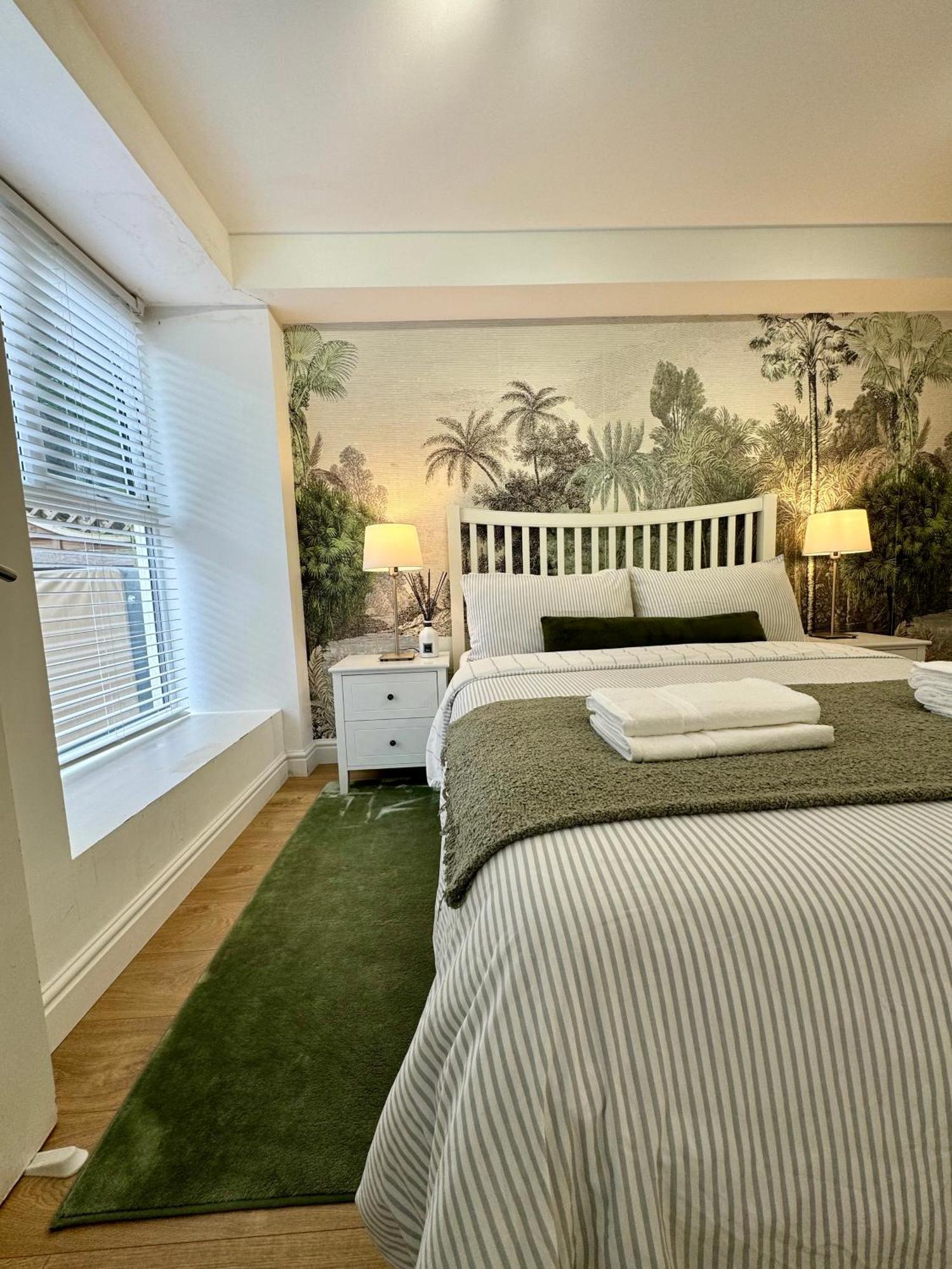 Holiday Home 2Br L 2Ba With Patio-Sleep 6 Лондон Экстерьер фото